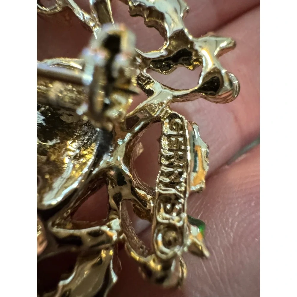 Gerry's Vintage‎ Christmas Gold Tone Reindeer Wreath Holiday Brooch
